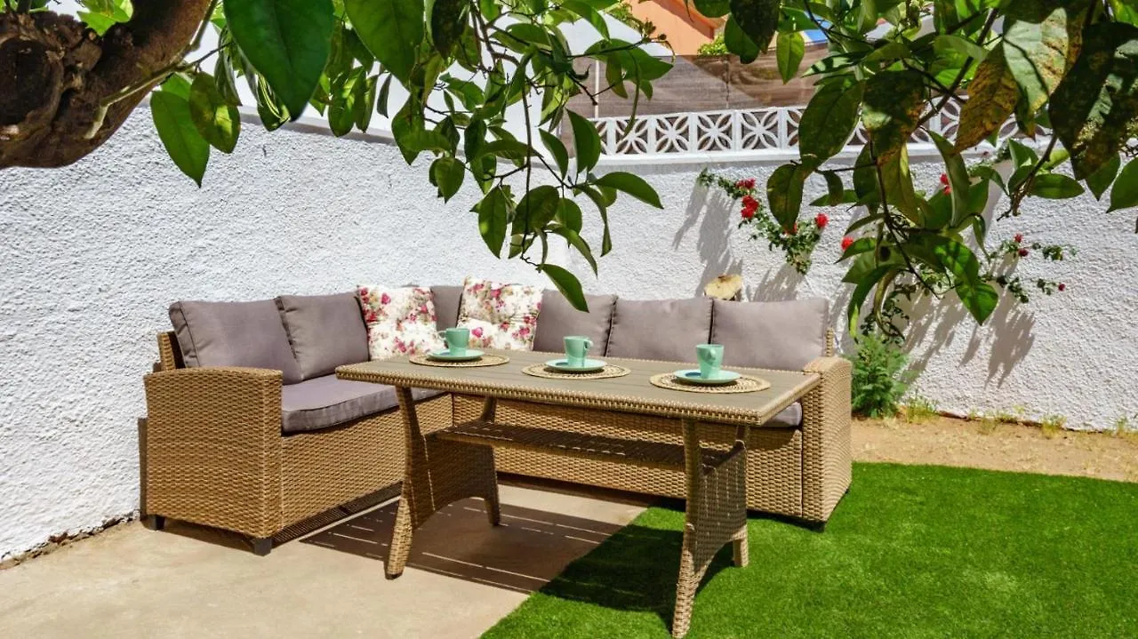 Sunlit Retreat With Garden Haven Διαμέρισμα Fuengirola