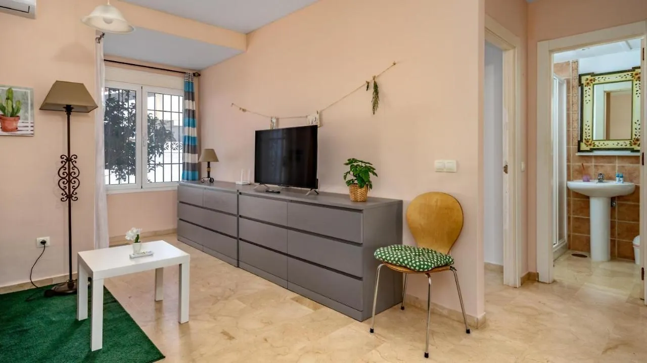 Sunlit Retreat With Garden Haven Διαμέρισμα Fuengirola 0*,