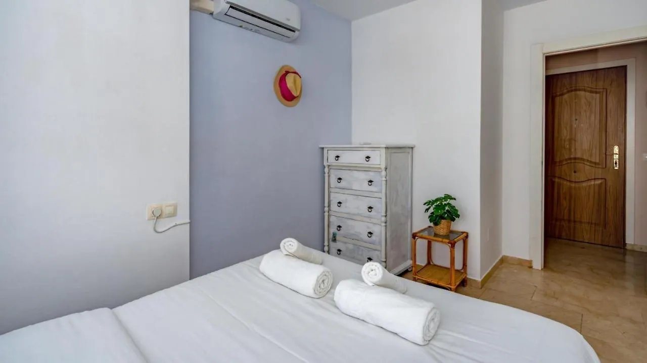 Sunlit Retreat With Garden Haven Διαμέρισμα Fuengirola